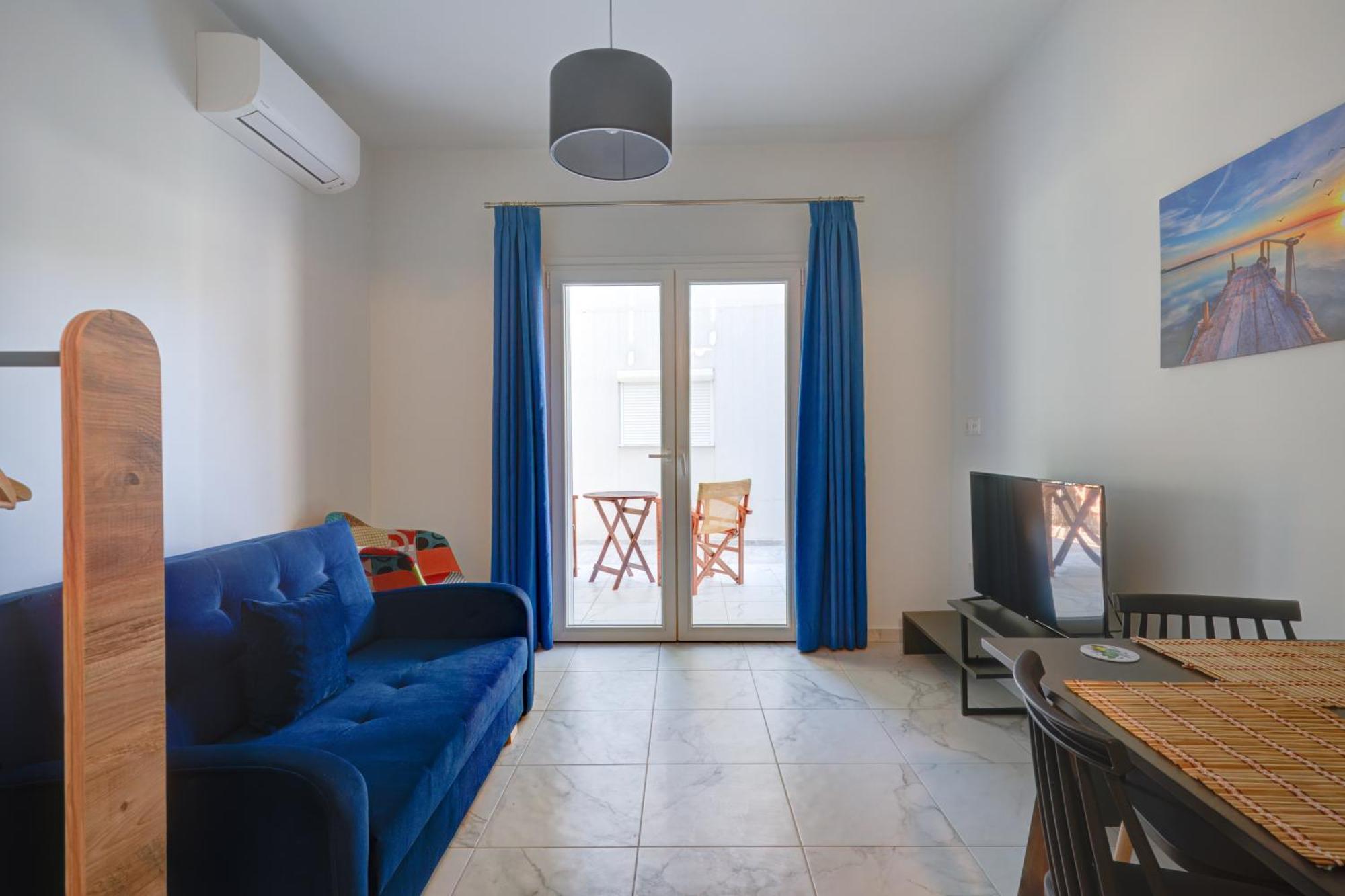Molos Beachfront Apartments In Diakopto Zimmer foto